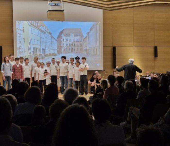 Volle Reihen bei der Brundibar Auff&uuml;hrung Anfang Juni 2026 (Foto: Nadja Hendriks. Schwabenakademie Irsee)