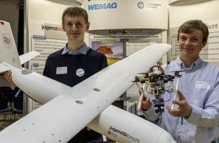 85 Nachwuchsforscher präsentieren 44 Projekte in sieben Fachgebieten (Foto: Stephan Rudolph-Kramer)