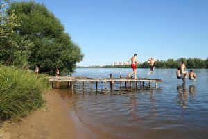 Wer mit seinen Kindern in den Urlaub fährt, wird hier an der Ardeche Freude finden. Kinder lieben das Wasser und können einne ganzen Tag ohne Unterbrechung baden und plantschen. (#6)