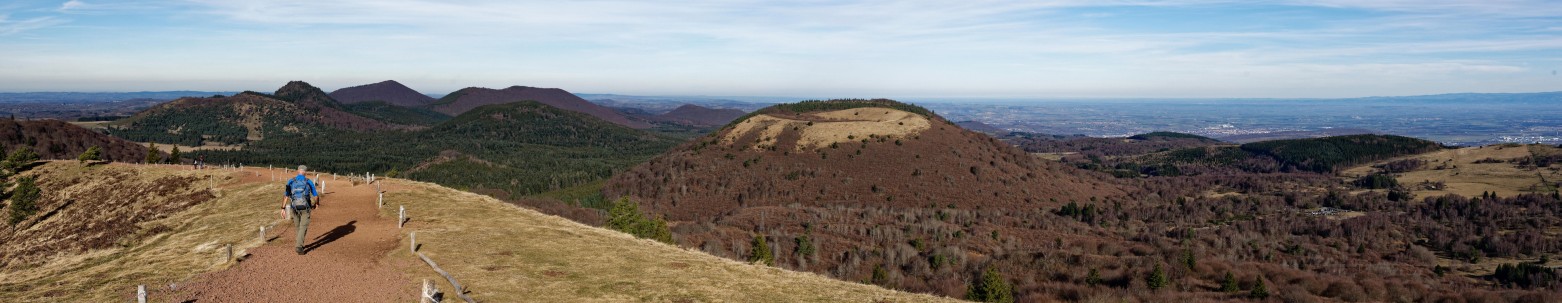 Die Auvergne bietet tausenderlei Sehenswürdigkeiten wie "Vulcania" auf dem Puy-de-Pariou. (#1)