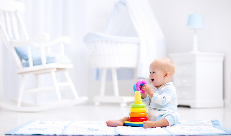 Es ist erwiesen, dass die Kleinen ruhiger schlafen, wenn sie Mama und Papa hören