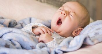 Baby schläft unruhig: 5 Tipps, die bestimmt helfen