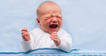 Baby schreit im Schlaf: Diese Gründe gibt es ( Foto: Adobe Stock- famveldman)