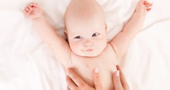 Babymassage: Eine Wonne Baby und Mama