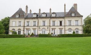 Ob man im Familienurlaub im Chateau d'YGrande - einem Hotel-en-Auvergne - absteigen und sein blaues Blut pflegen möchte, bleibt jedem Urlaubsbaron selbst überlassen. Die Möglichkeit besteht jedenfalls... (#3)