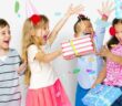Einladungen zum Kindergeburtstag: Wen, wie viele und immer mit Gegeneinladung? ( Foto: Shutterstock- Rawpixel.com)