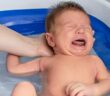 Erkältungsbad für Babys: Darauf solltest du achten (Foto: Adobe Stock-Ersin )