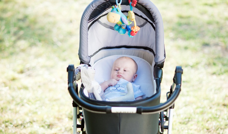 Schon ein erster Spaziergang in der Sonne kann zum Sonnenbrand führen. ( Foto: Shutterstock-_nata-lunata )