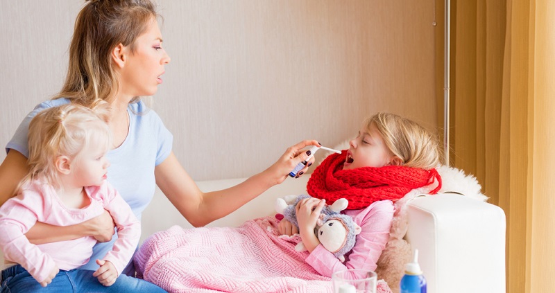 Das Immunsystem kann sich in vielen Fällen auch selbst helfen. Speziell die Grippe bei Kindern und bei älteren Erwachsenen muss zwar besonders gründlich ärztlich überwacht werden, aber oft reicht auch eine homöopathische Behandlung aus. 