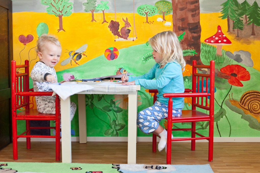 Kinderzimmer: In dieser Ecke mit den fröhlichen Farben, darf gespielt und getobt werden