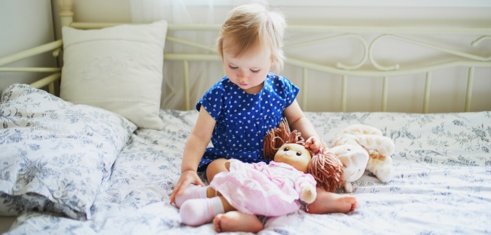 Die Puppe, der beste Freund des Kindes ( Foto: Shutterstock- _Ekaterina Pokrovsky)
