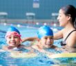 Schwimmtraining mit den Kleinsten: Gut vorbereitet schwimmt sich's besser ( Foto: Adobe Stock- Monkey Business)
