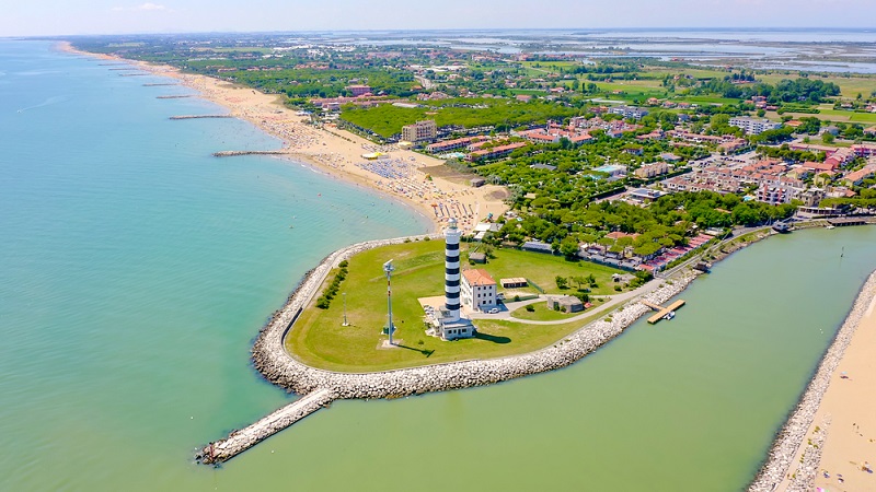 Jesolo ist ein wunderschöner Badeort, der sich ganz in der Nähe von Venedig in Italien befindet.  ( Foto: Shutterstock-Maykova Galina )