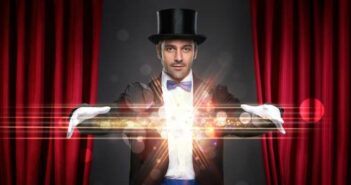 Zauberer – ChrisMagic – Zauberkünstler ( Foto: Adobe Stock - luckybusiness )