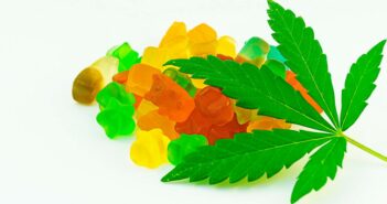 CBD-Fruchtgummis: CBD-Produkte ganz legal kaufen (Foto: AdobeStock - 619397517 Paveena)