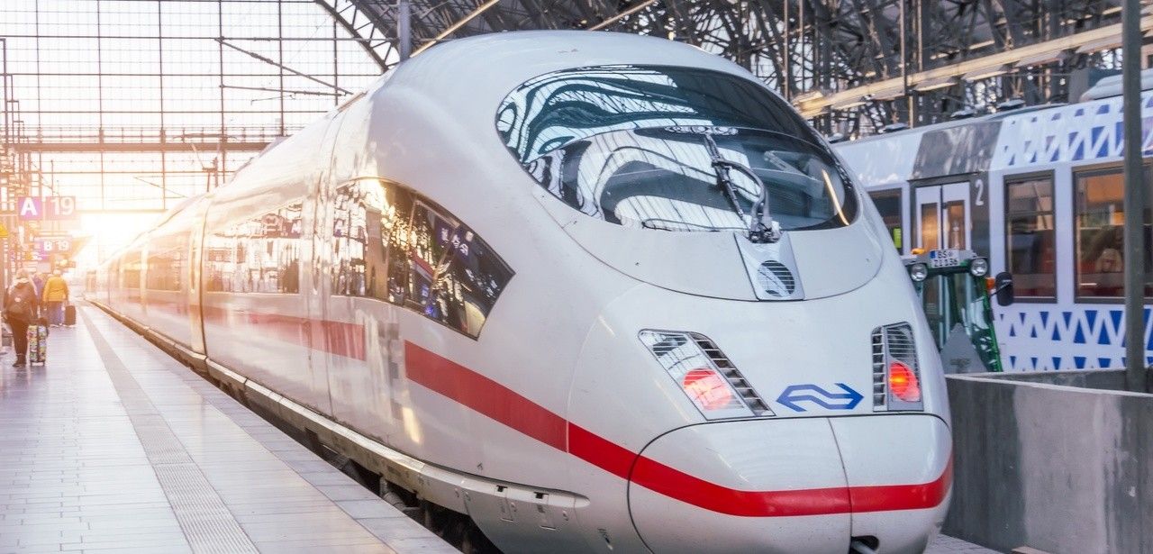 Deutschland muss bei Hochgeschwindigkeitsnetz aufholen (Foto: AdobeStock - aapsky 483133323)