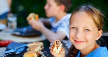 Experten kritisieren Gesetzesentwurf zum Kinder-Lebensmittel-Werbegesetz als verfassungs- und (Foto: AdobeStock - BlueOrange Studio 94871300)