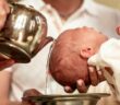 Fürbitten zur Taufe: Definition, klassische und moderne Fürbitten sowie Tipps zum Vortragen der Fürbitte (Foto: AdobeStock - 360442687 Надія Коваль)