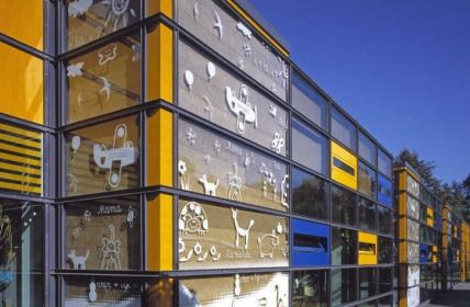 Kindergarten-Projekt in Warschau: Innovatives Glaskonzept vereint Sicherheit und (Foto: Pilkington Deutschland AG .  NSG Group)