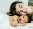 Wochenbett: Eine Zeit der Bindung, Heilung und des Stillens für Mutter und Baby (Foto: AdobeStock - 447232643 Iryna)